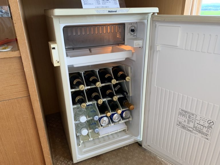 下の冷蔵庫には有料の飲み物がありました