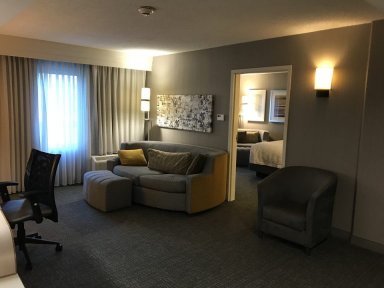 一脚椅子もありました