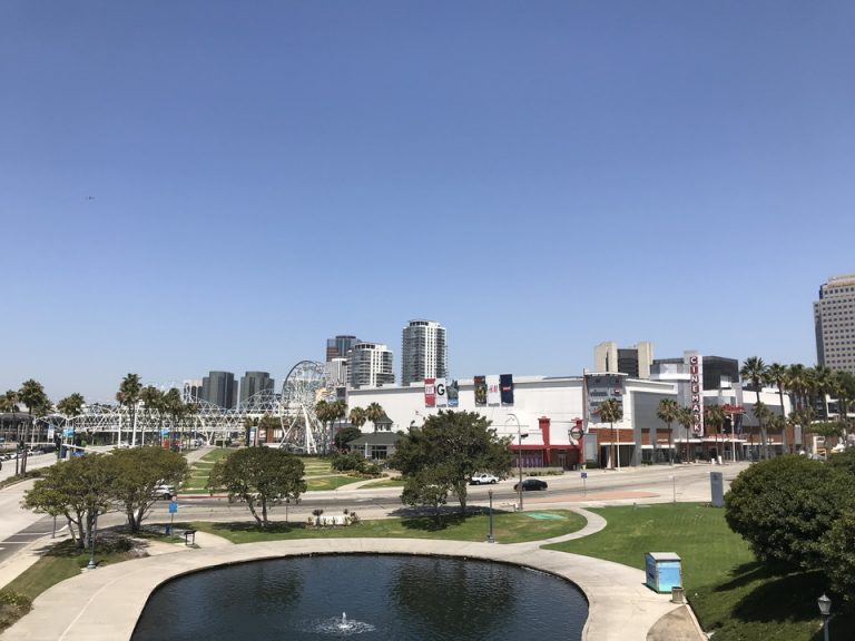 アウトレットモールが歩いていけます