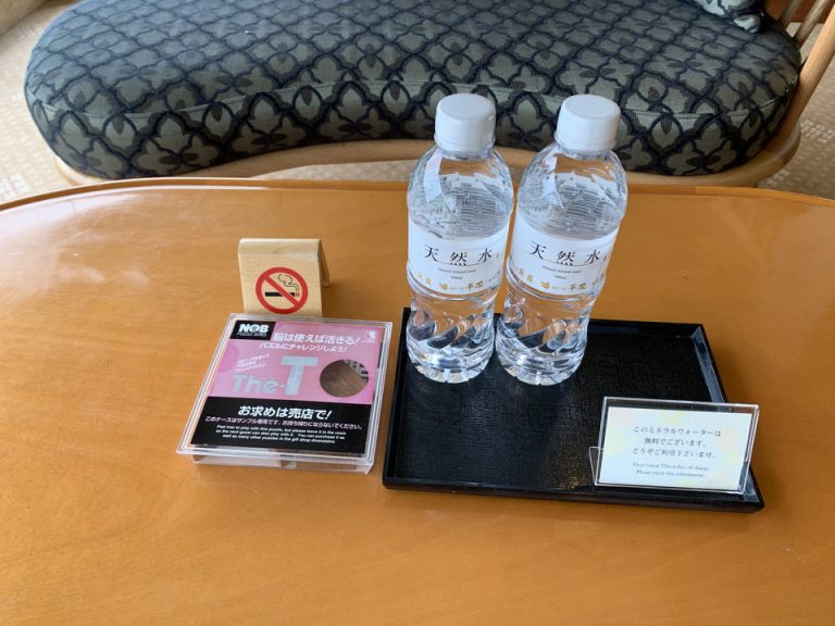 無料のミネラルウォーターです