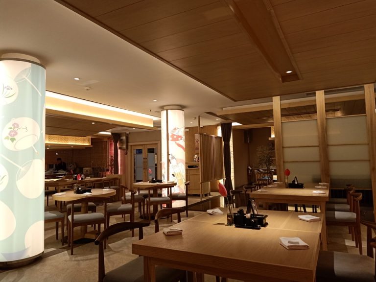 レストラン(「渚」、日本食)