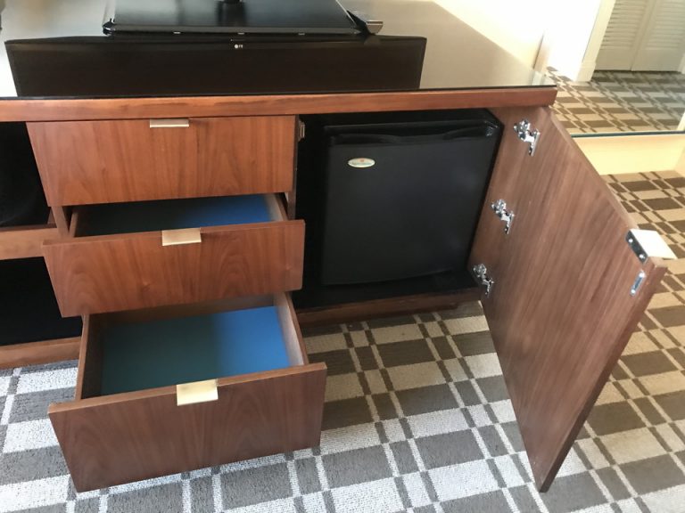 小さいですか冷蔵庫もあり引き出し収納もありパーフェクト