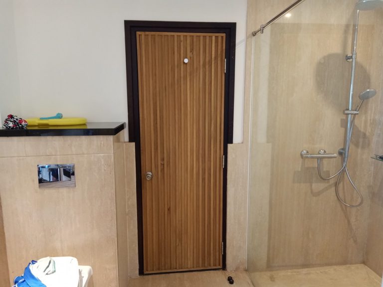 バスルーム(中からの扉)