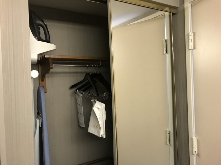 鏡付きクローゼット