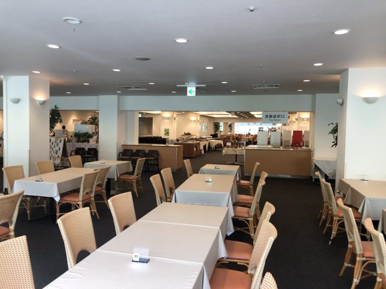 朝食、昼食、夕食時利用されるレストラン内観(4)