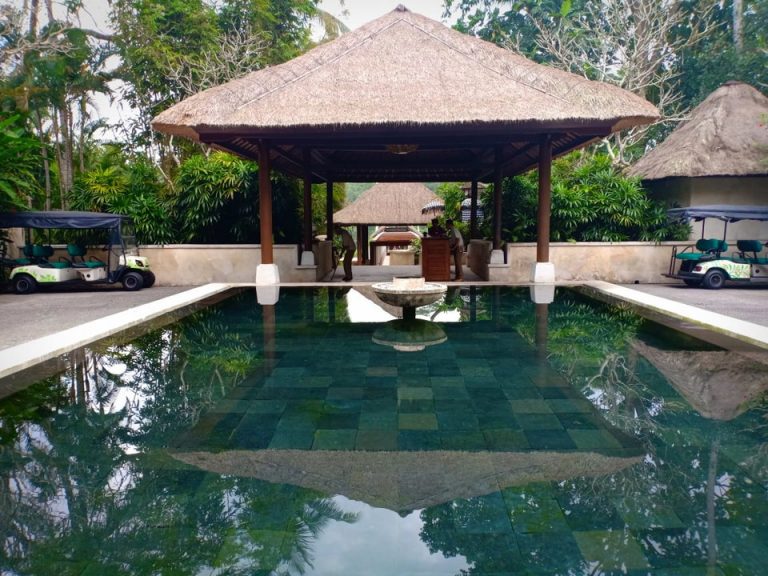 エントランス(カープール)