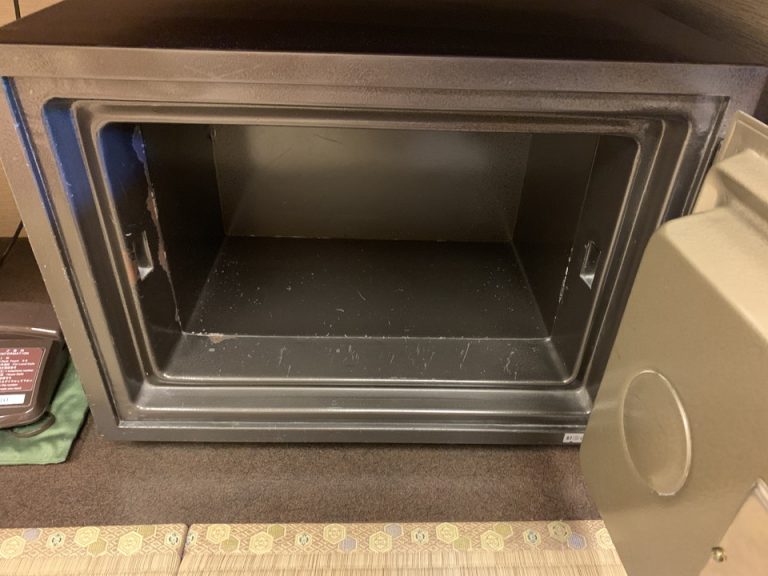 セーフティボックス(開けた状態)