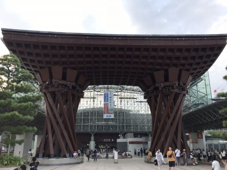 JR金沢駅