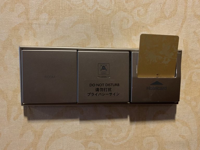 客室電気ボタン(プライバシーサイン)