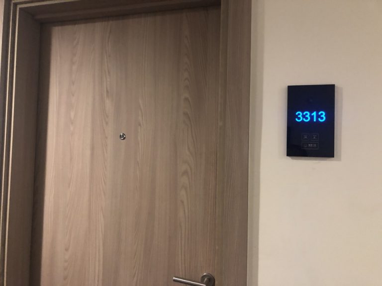 客室入り口外観ドア