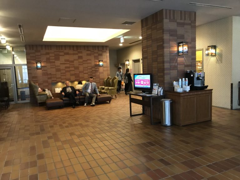 ロビー全体入り口から撮影