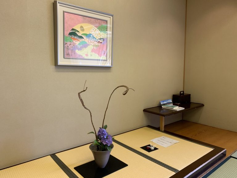 生花と絵画です