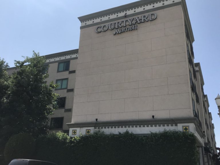 外観 向かいに大きな工事がありなかなか全体を撮影することが難しかったです