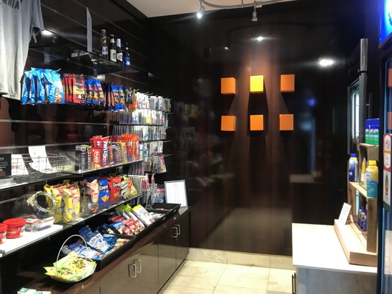 フロント横スナックコーナー