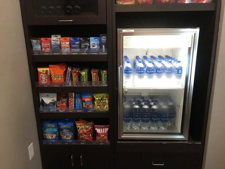 フロント横スナックコーナー