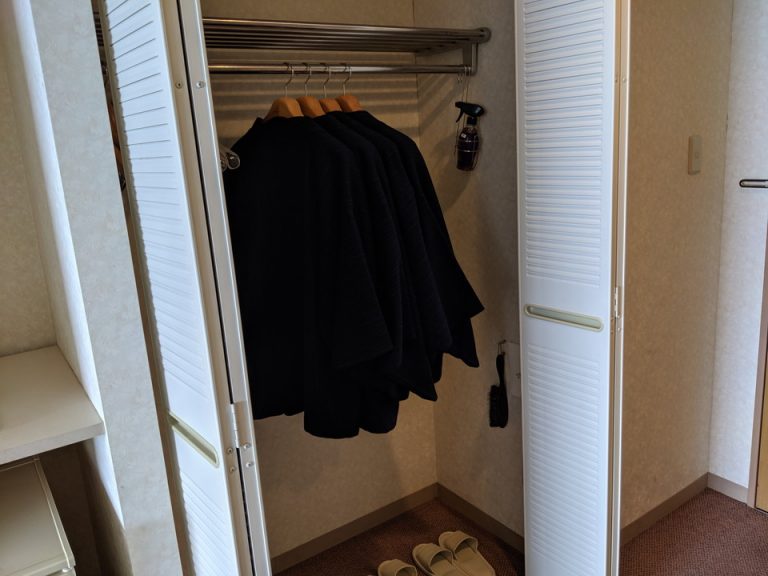 クローゼット外観(開)