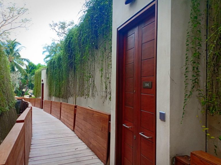 廊下(客室ドア付近)