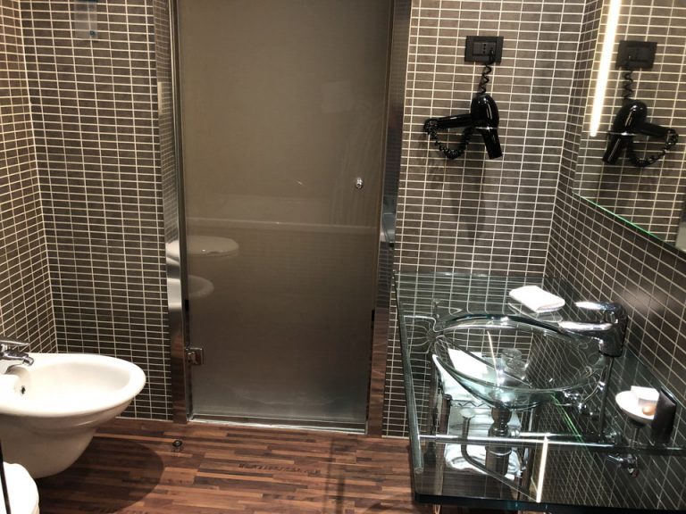 バスルーム内から入口