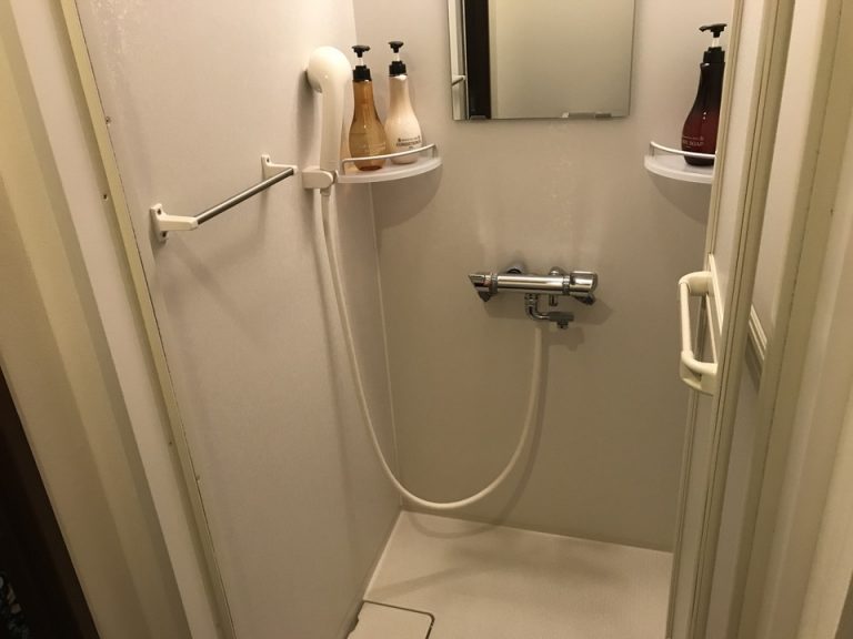 バスルーム内から入口