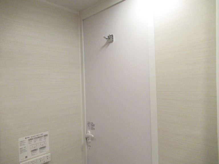 バスルーム内から入口