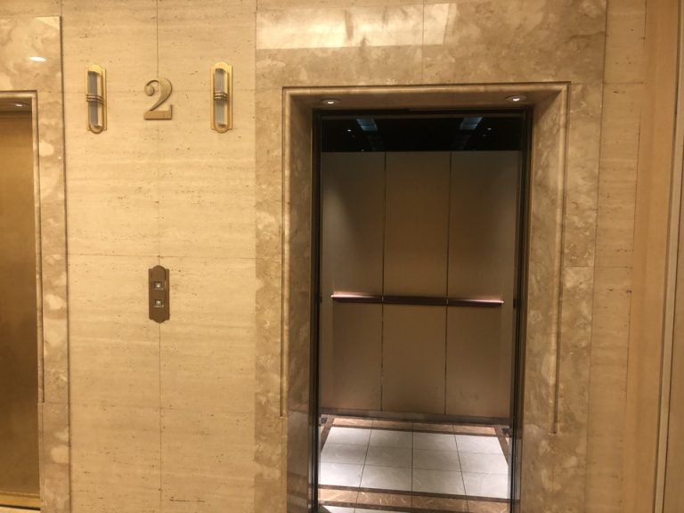 エレベーターホール(1)