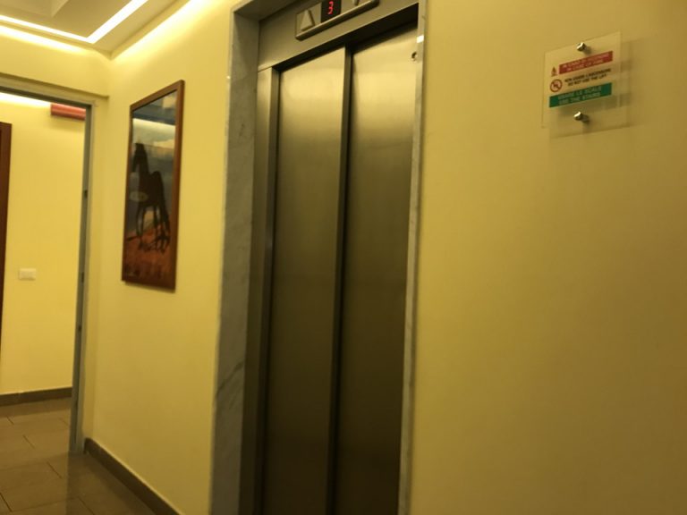 エレベーター部屋階外部