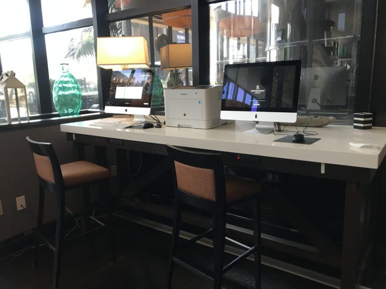 フロント前オフィス