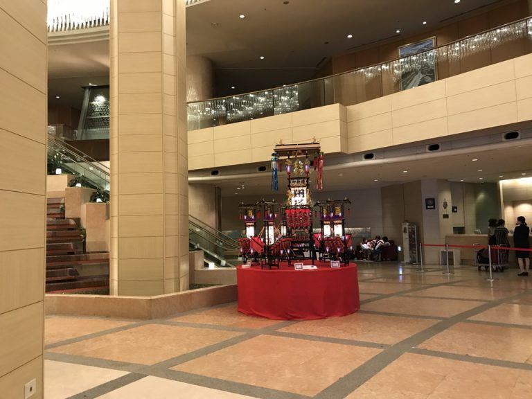 エントランス。入り口側から