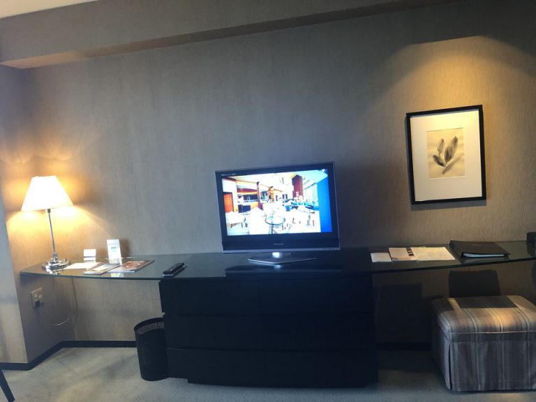 ベッド方向からテレビ