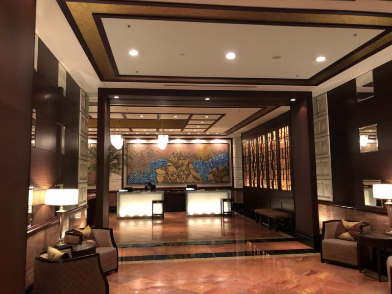 中庭から見たフロント