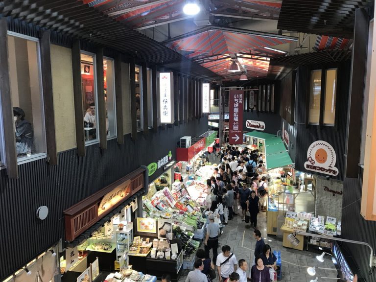 近江町市場2階より