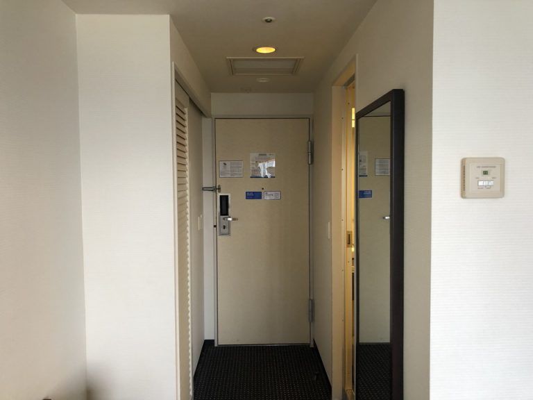 部屋から入り口