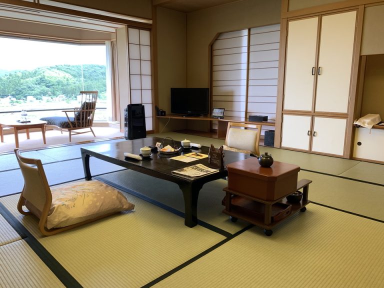 客室テーブルです