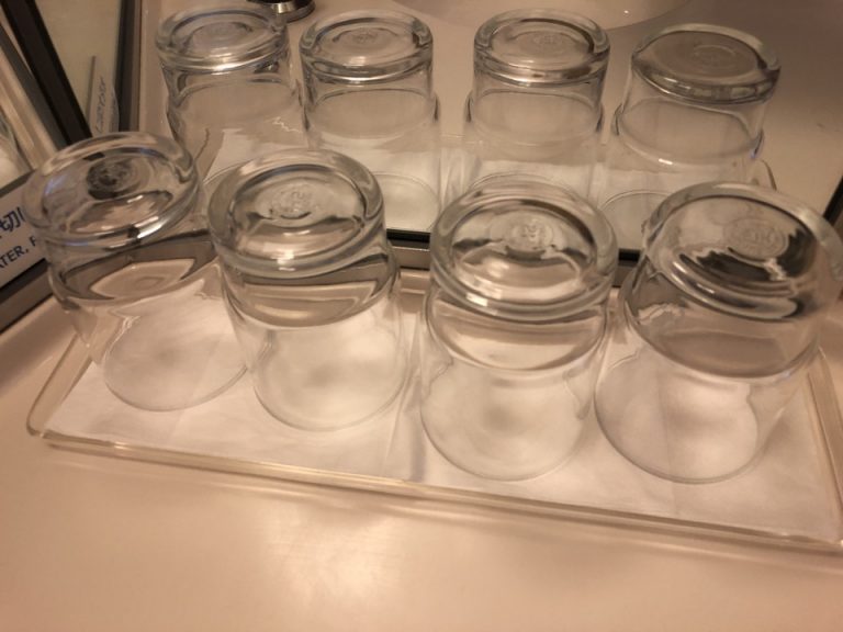 洗面所のグラス