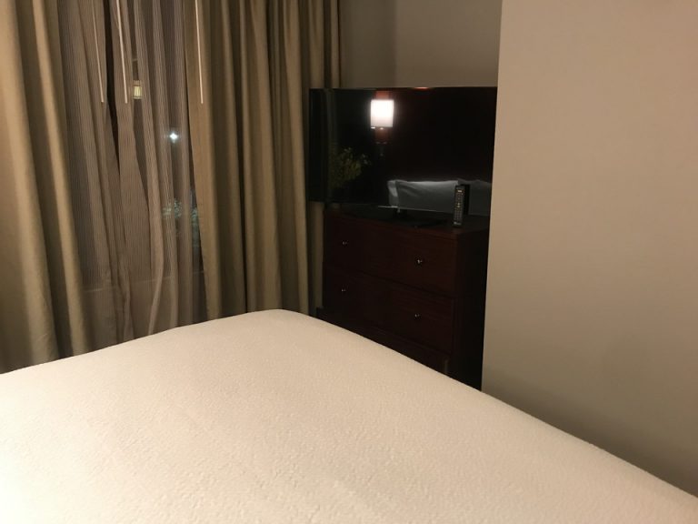 ベッドルームTV