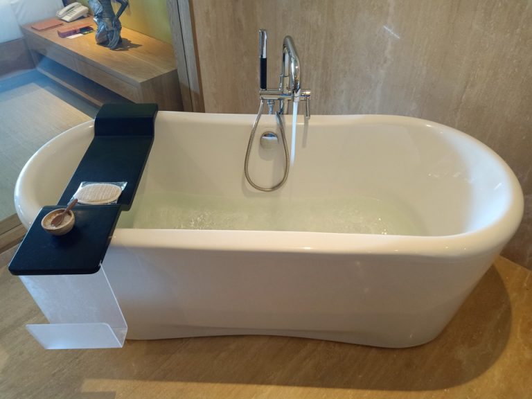 バスルーム(バスタブ)