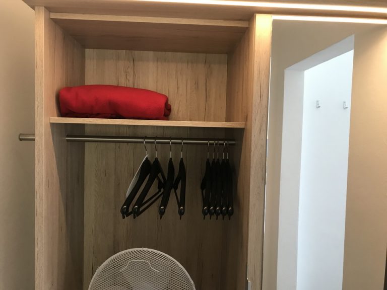 クローゼット内正面