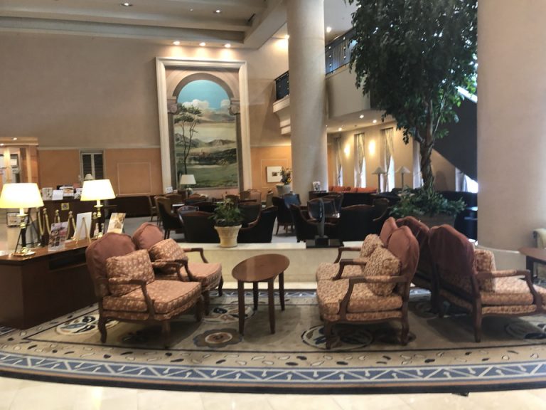 カフェラウンジ