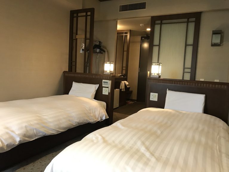 ベッド全体・客室全体(窓際方向)