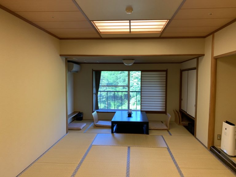 客室全体(入口方向)4