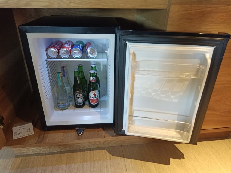 ミニバー(開ける)