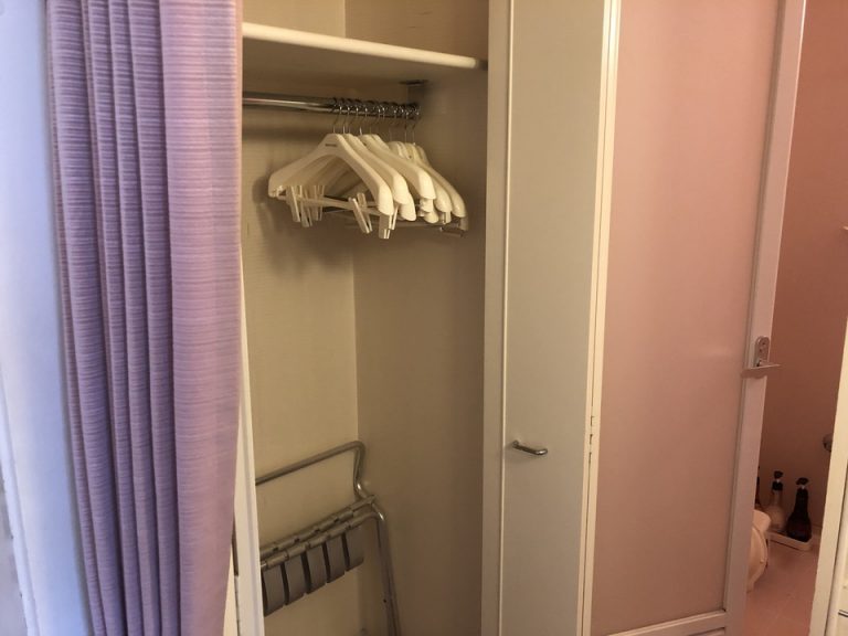 クローゼット外観(開けた状態)(6)