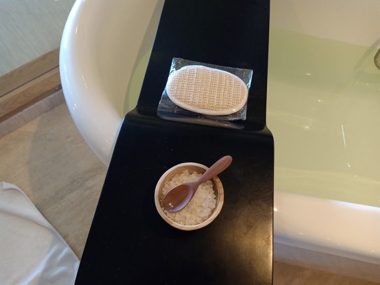 バスルーム(バスソルト、スポンジ)