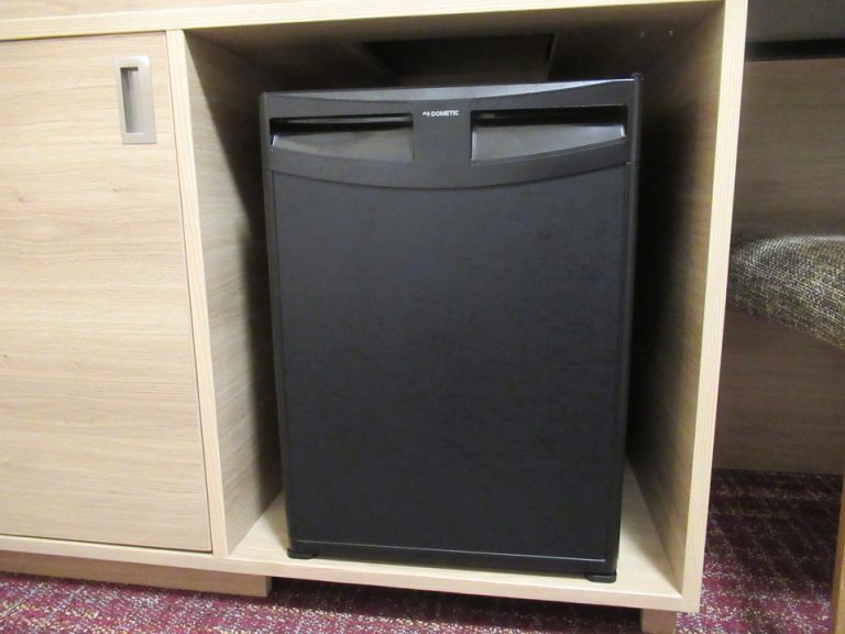 冷蔵庫(閉じた状態)