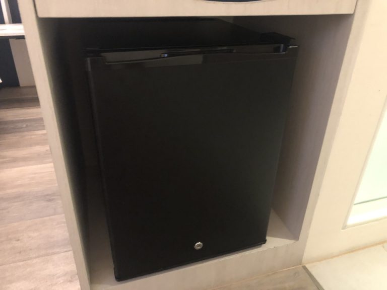 冷蔵庫(閉じた状態)