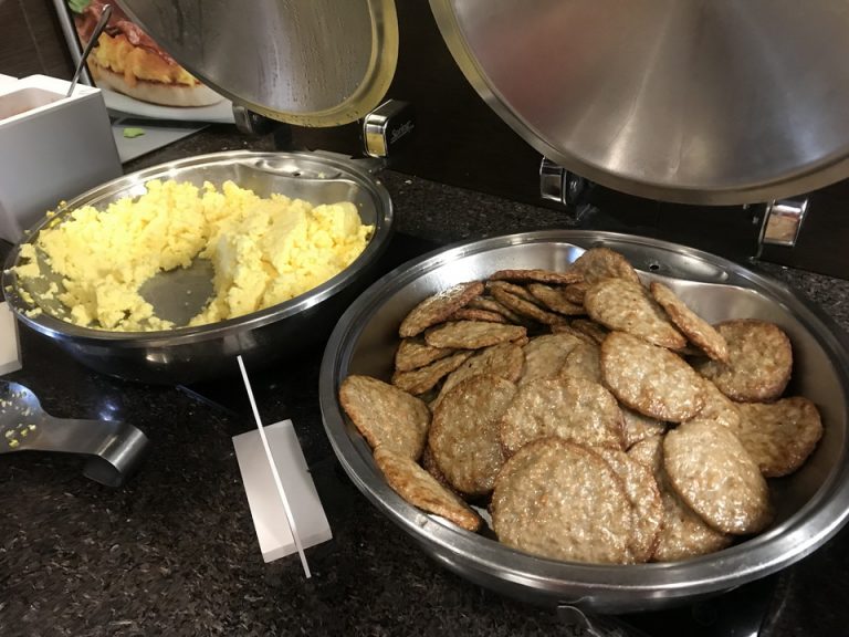 ソーセージにエッグ