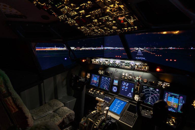 コックピットから見える風景(夜の滑走路アプローチライト)2019_07_03_031