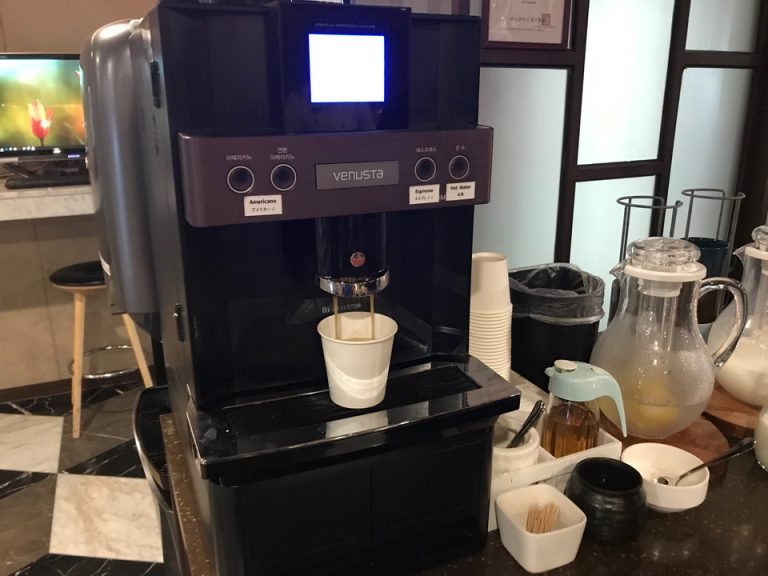 ロビーのコーヒーメーカー