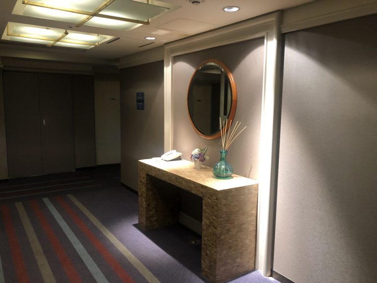 客室階エレベーターホール