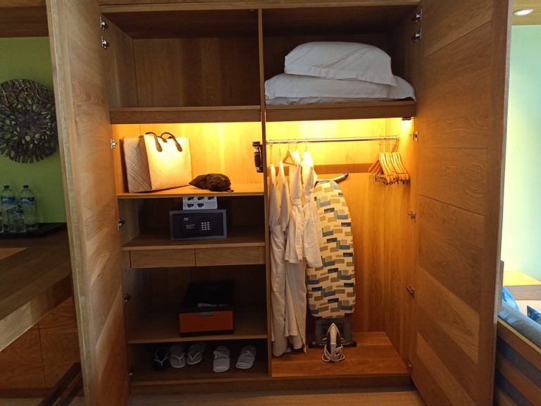 クローゼット(開ける)